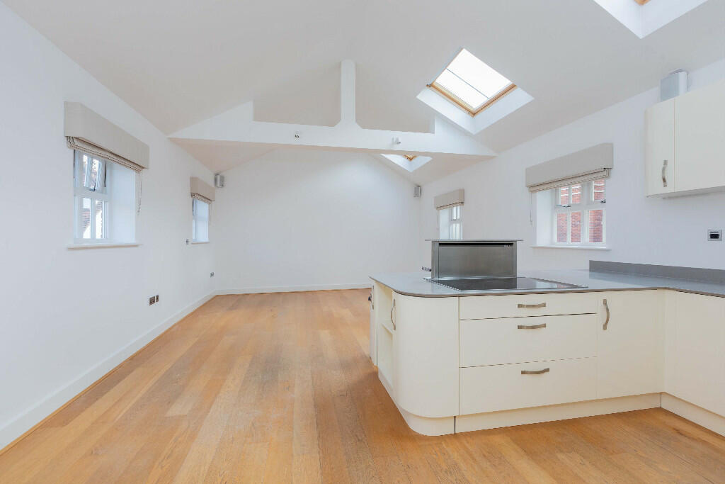 Apartment in Slough - View 4