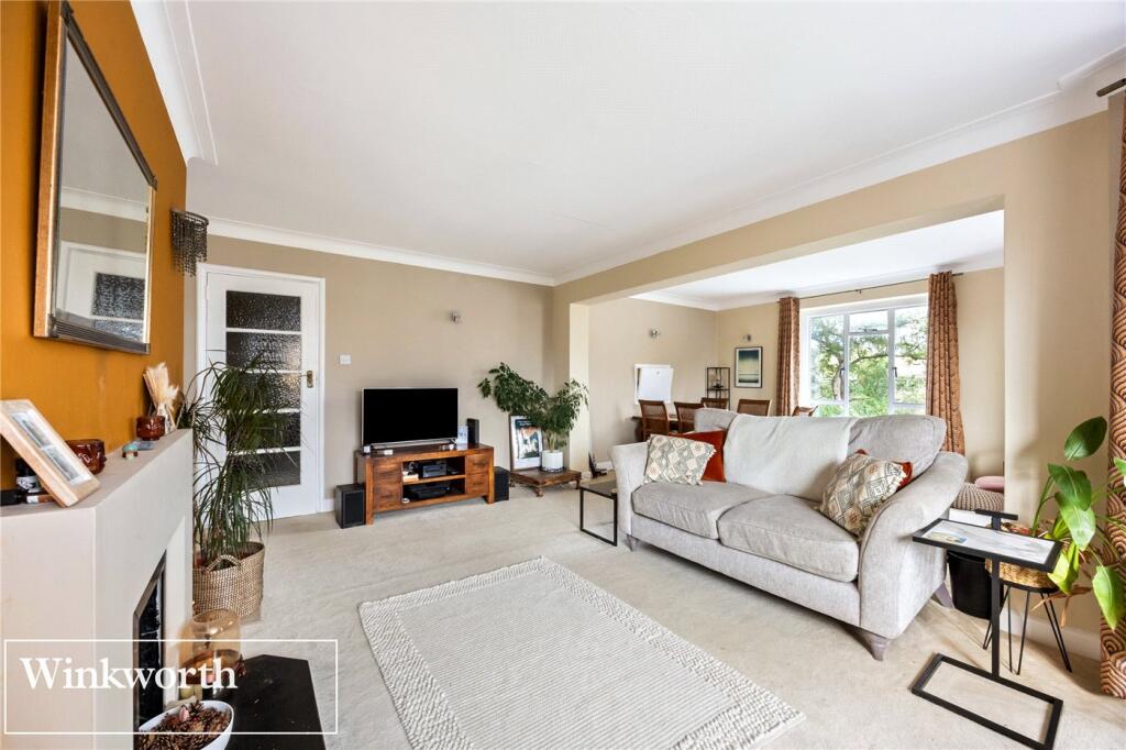 Apartment in Hove, Brunswick - View 4