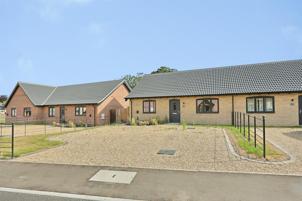 Shrubland Drive, Beetley, Dereham photo 2