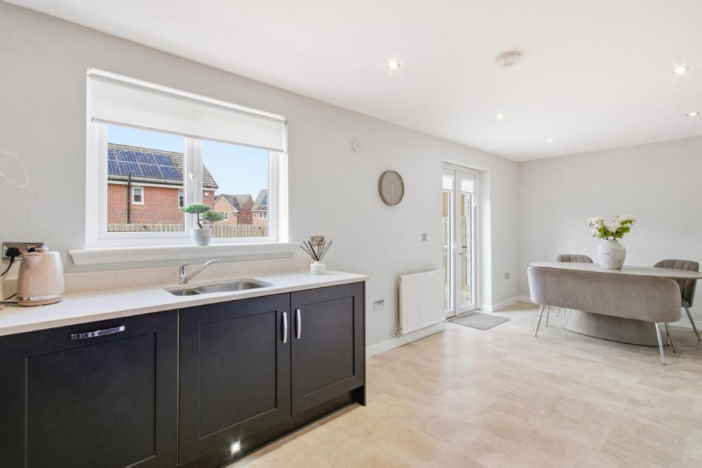 House in Glasgow, Thistlebank, Darnley - More