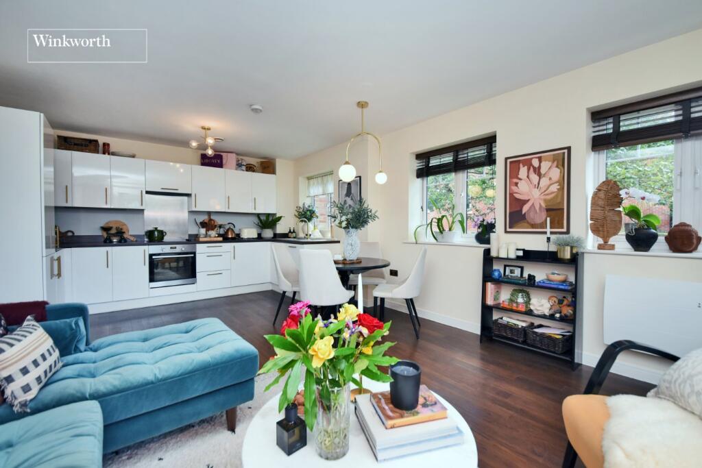 Apartment in Sutton - View 3