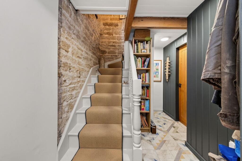 House in Huddersfield - View 5