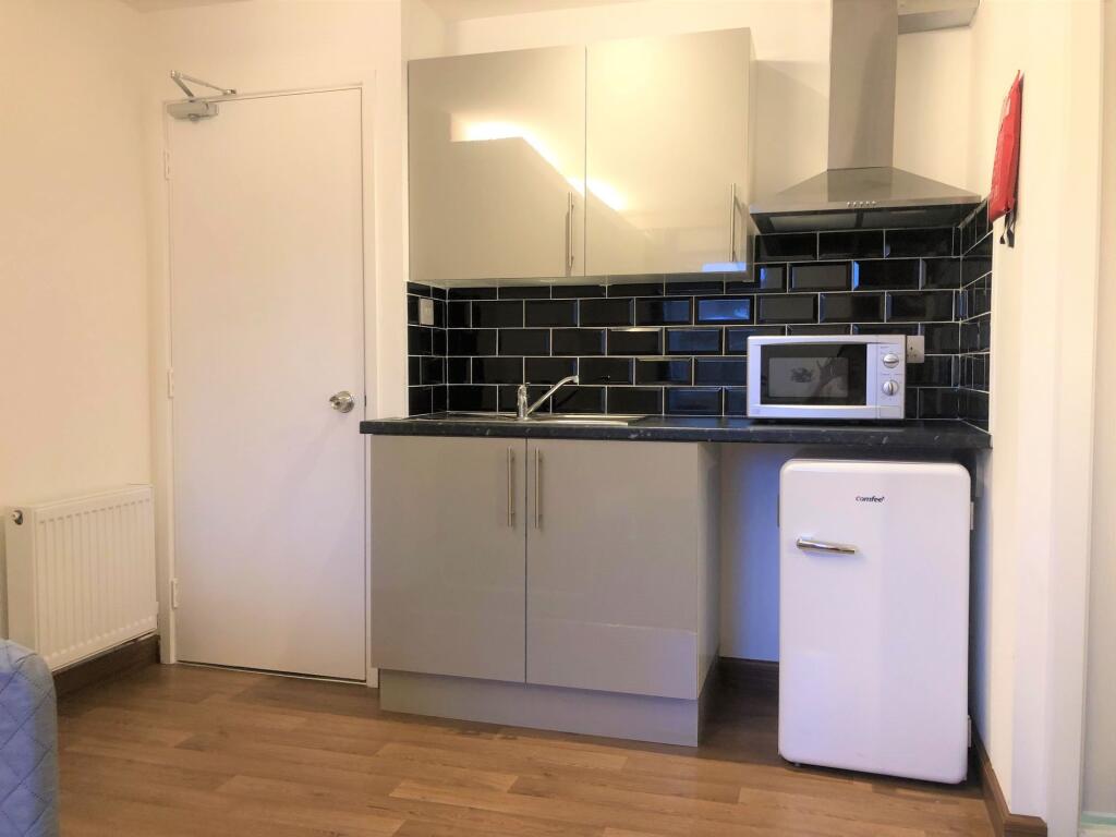 1 bedroom flat share for rent