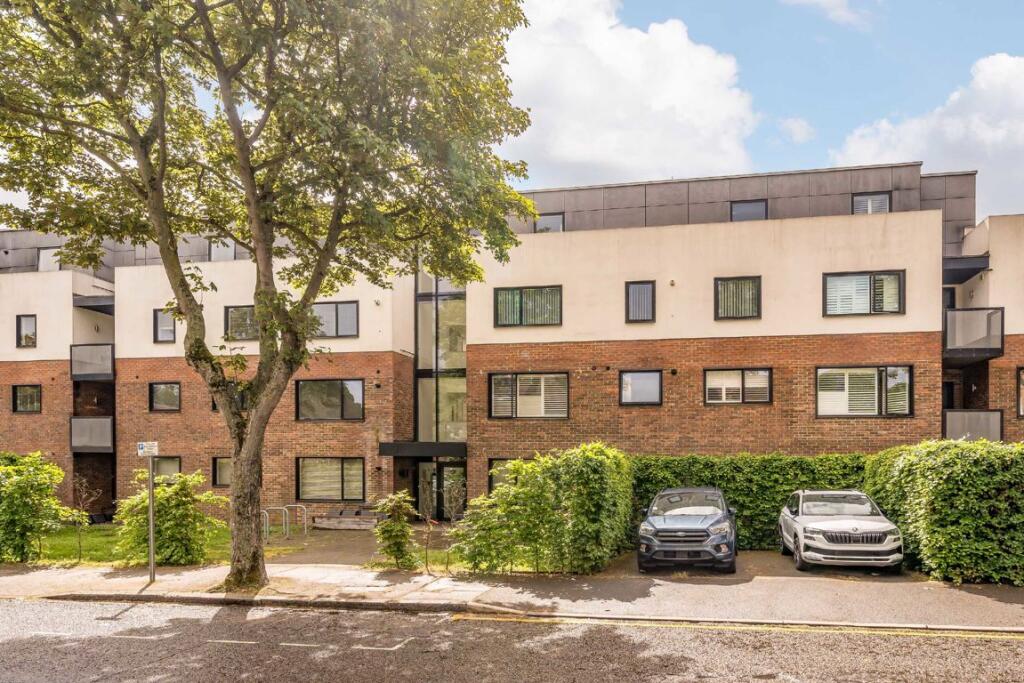 Main image of property: Lingfield Crescent, London