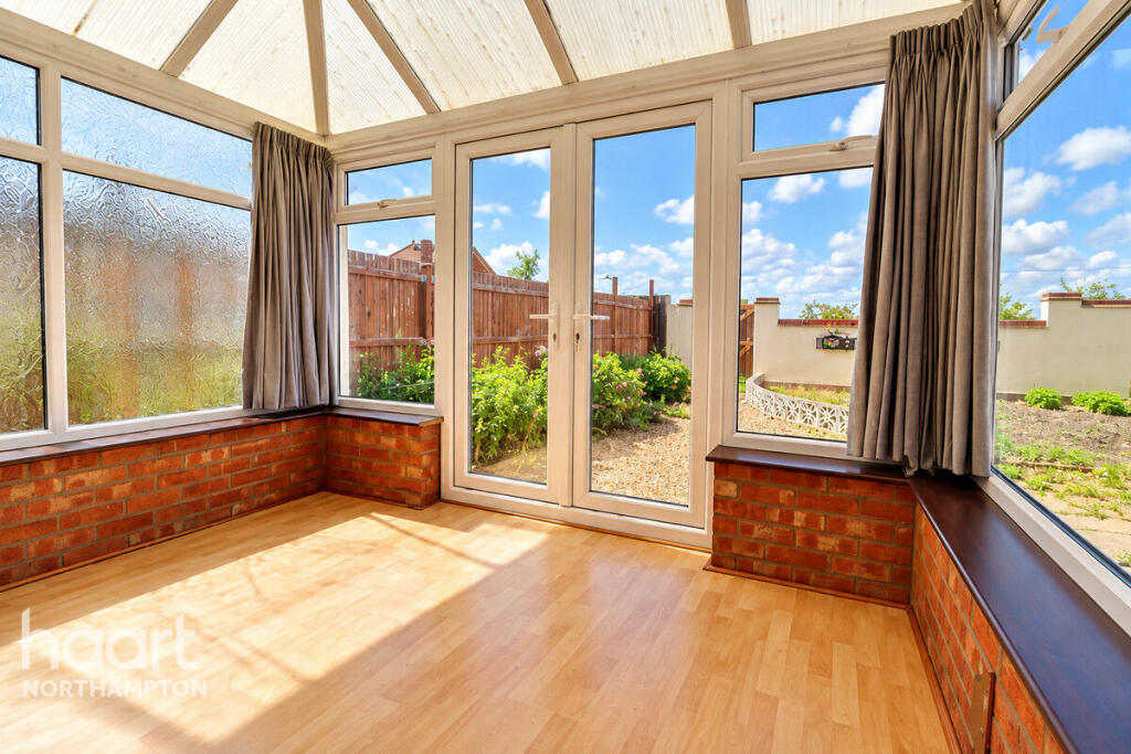 Baker Crescent, Wellingborough photo 4