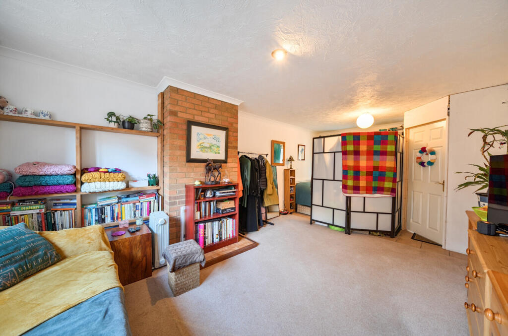 Russet Court, Kingswood, Wotton-under-Edge, Gloucestershire, GL12 photo 4
