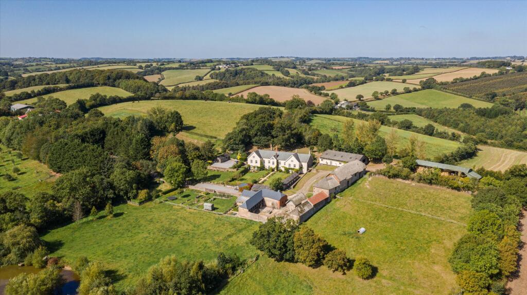 Dira Barton, Crediton