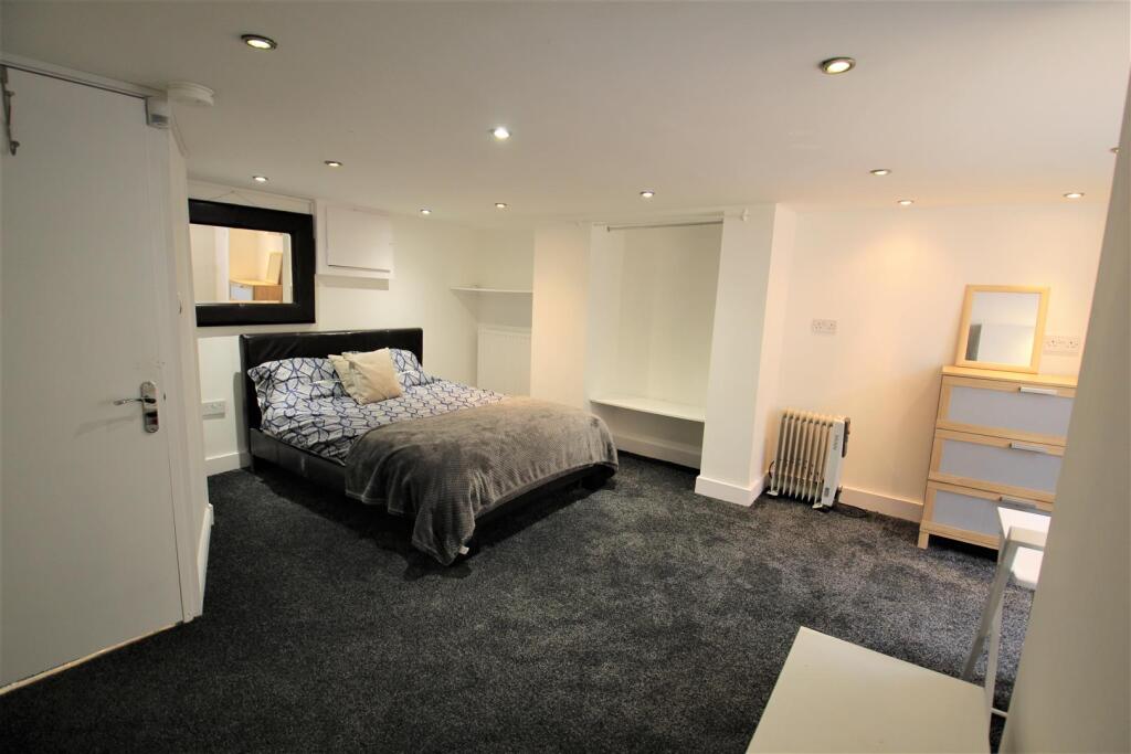 House in Leeds - View 5