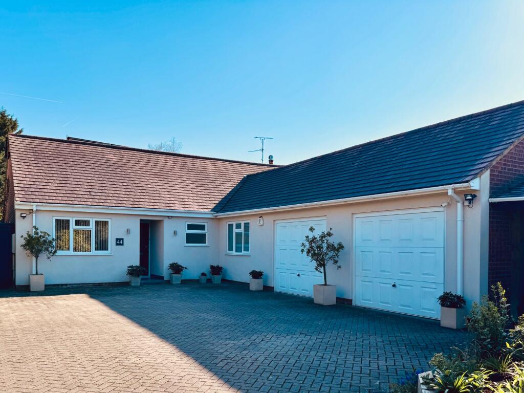 Main image of property: Joiners Lane, Chalfont St. Peter, Gerrards Cross, Buckinghamshire