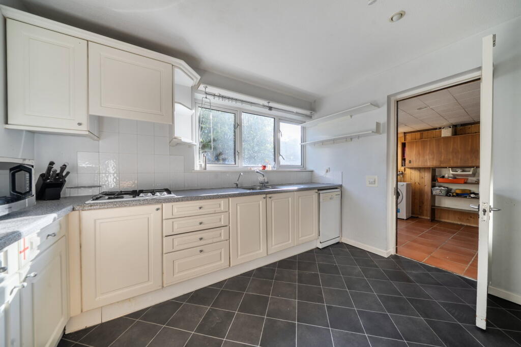 House in Swindon - View 5