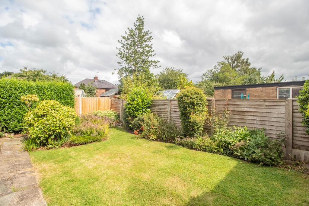 Fir Tree Lane, Littleton, Chester photo 2