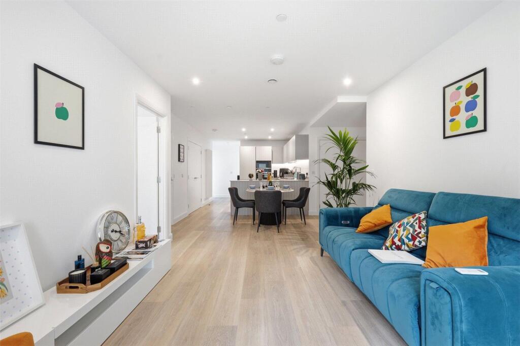 Apartment in London, Custom House, Canning Town - More