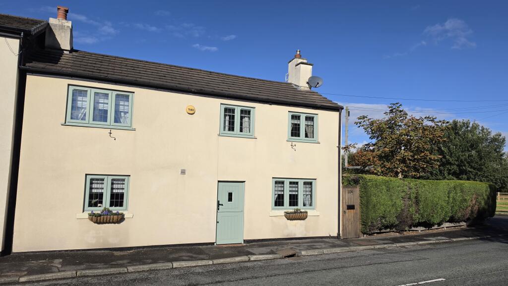 3-bed detached on Lumb Lane, Droylsden, £325,000
