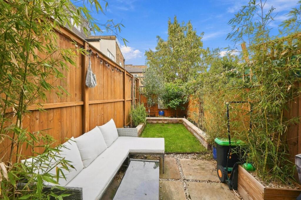Apartment in London - View 2