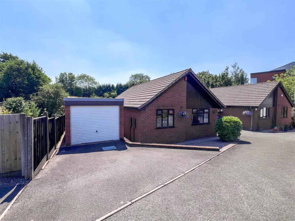 2-bed house on Hayes Close, Leek, ST13 6DF, £260,000