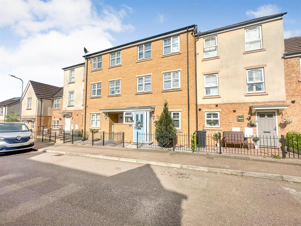 4-bed terraced on Gunnell Road, Corby, £280,000