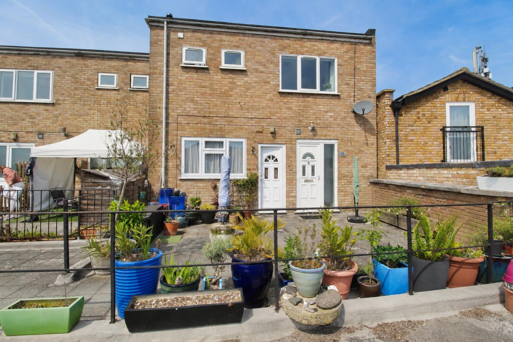 Main image of property: Cheshunt Centre, High Street, Cheshunt