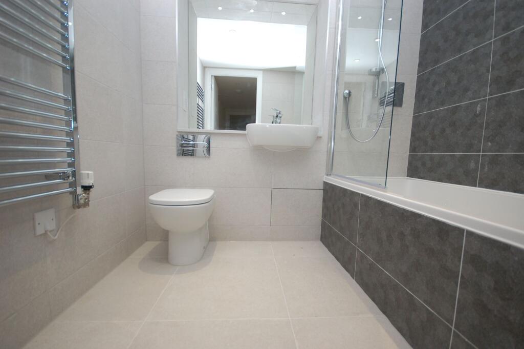 Apartment in Watford - View 5