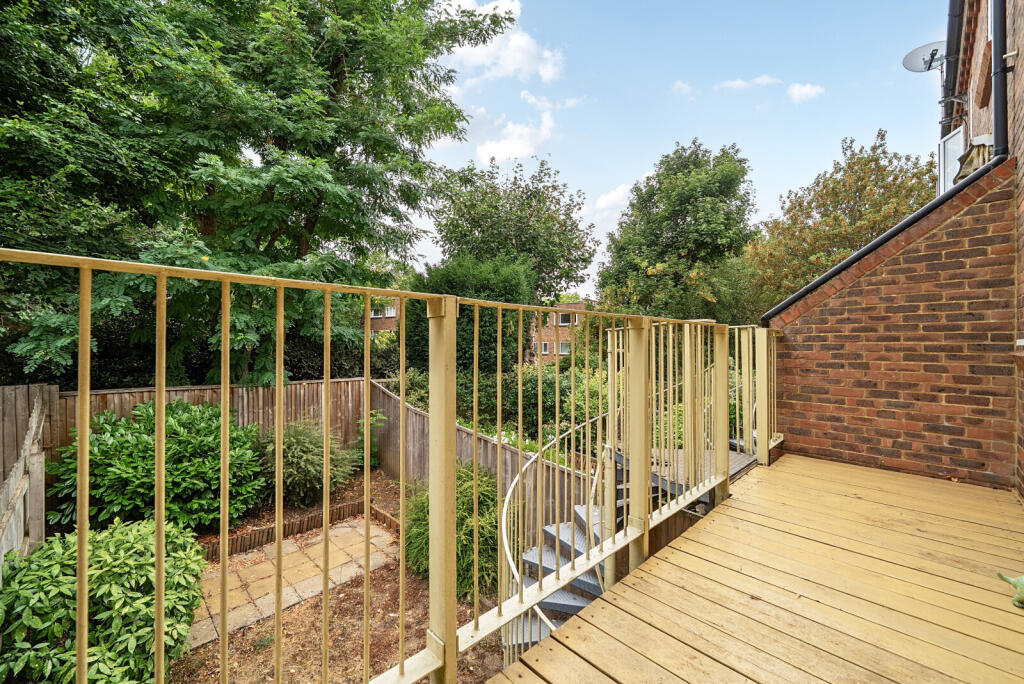 House in Walton-on-Thames, Surrey - View 2