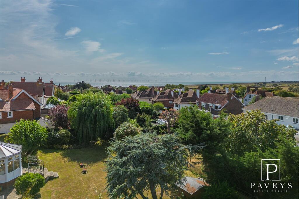 Third Avenue, Frinton-On-Sea photo 3