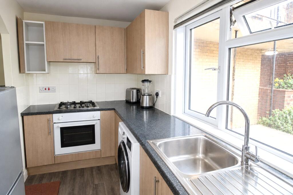 Apartment in Dacorum, Hertfordshire - View 4
