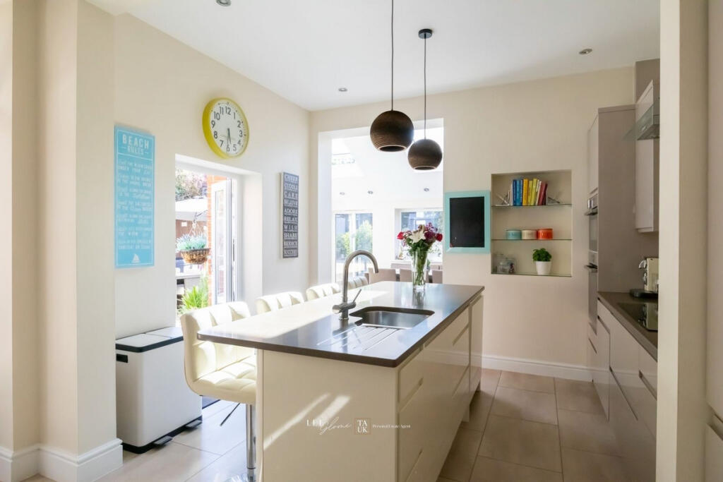 House in Surrey Heath, Camberley - View 4