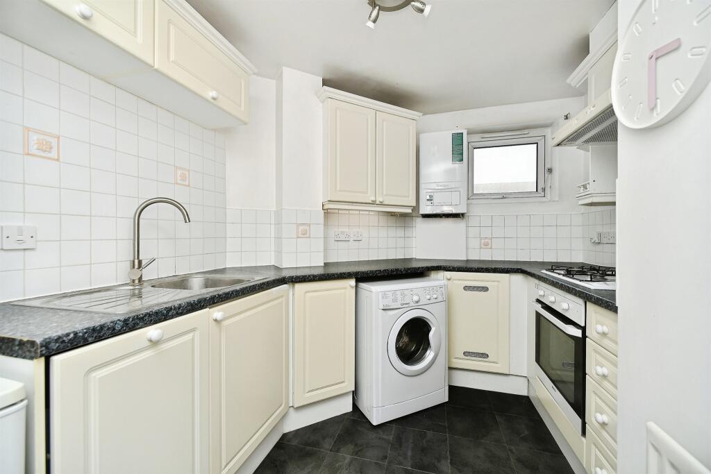 Apartment in Brighton - View 4
