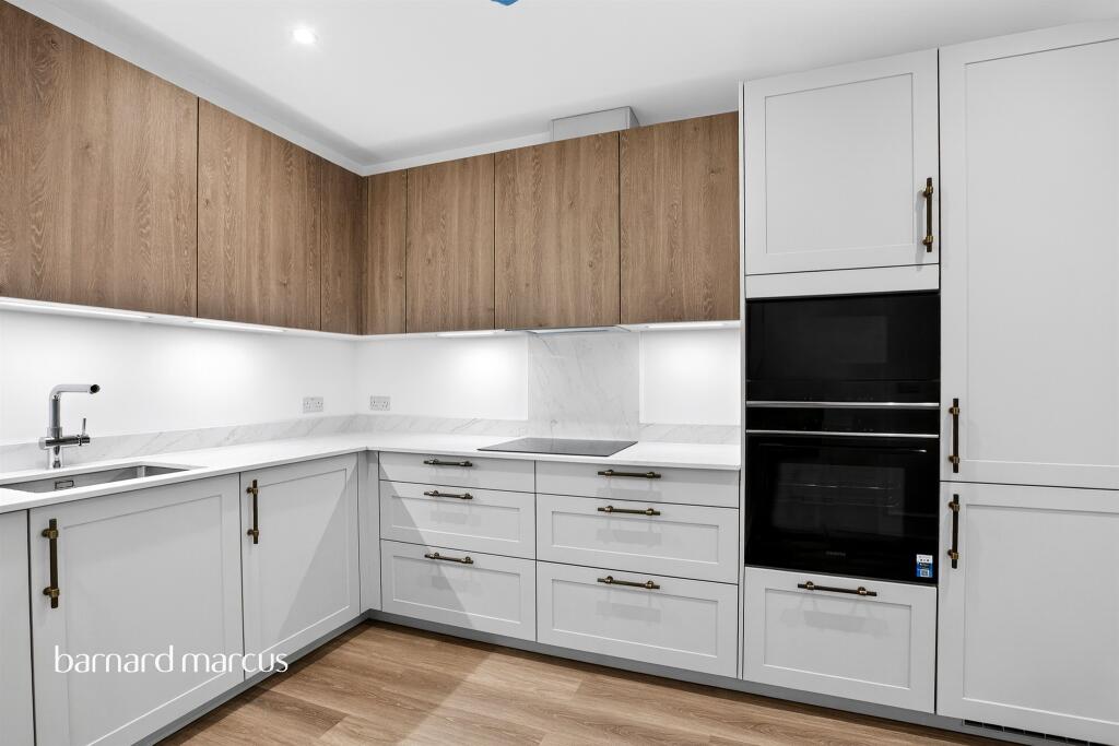 Main image of property: Chase Side, London, N14