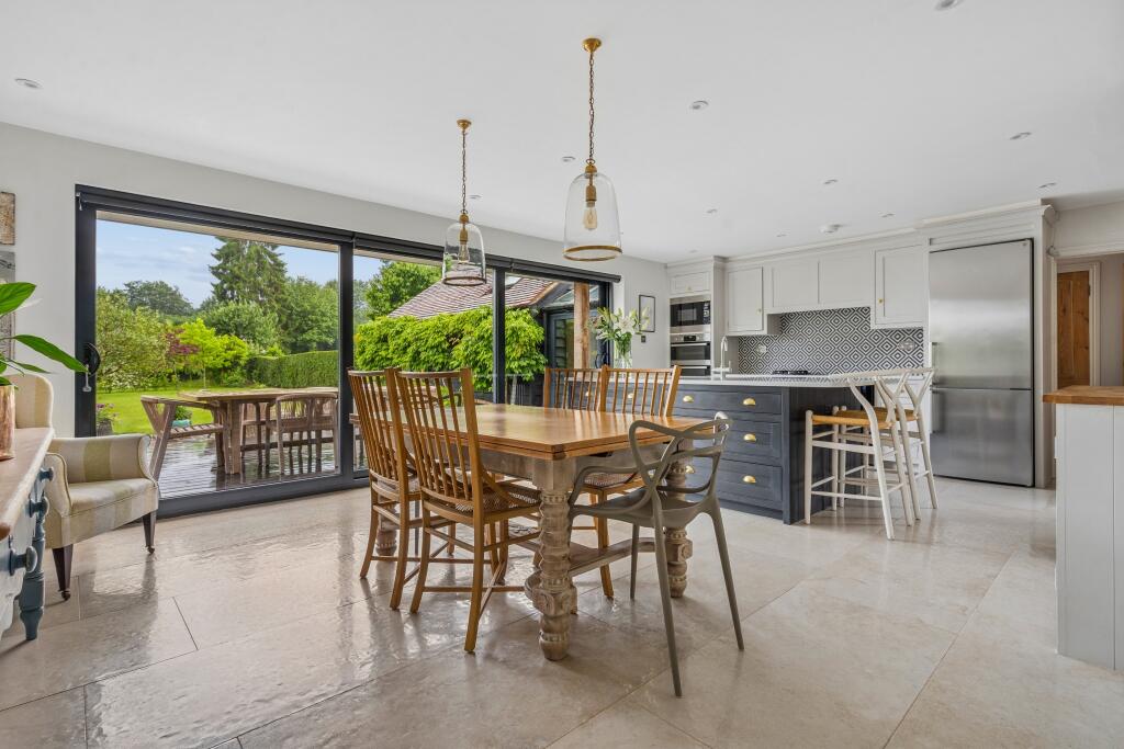 House in Amersham, Chesham Bois - View 2
