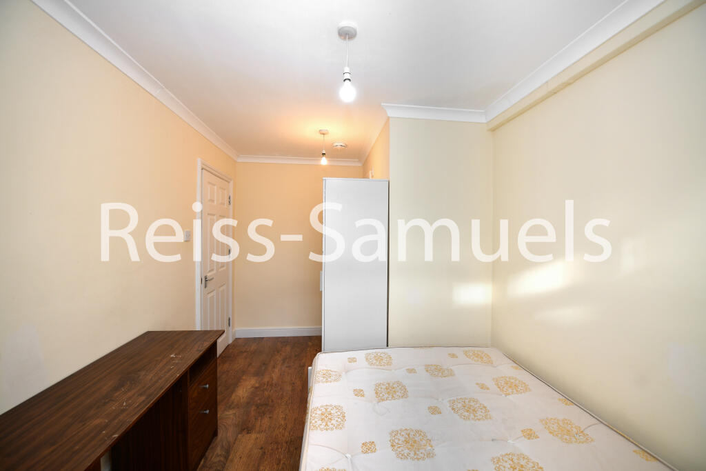 5 bedroom terraced house for rent