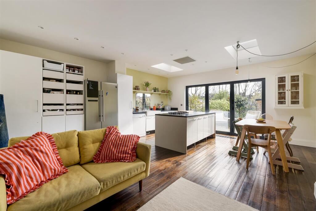 House in London - View 3