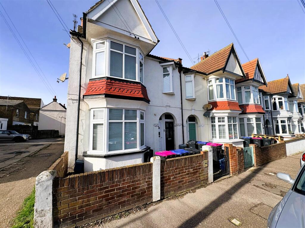 Main image of property: Oakleigh Park Drive, Leigh On Sea