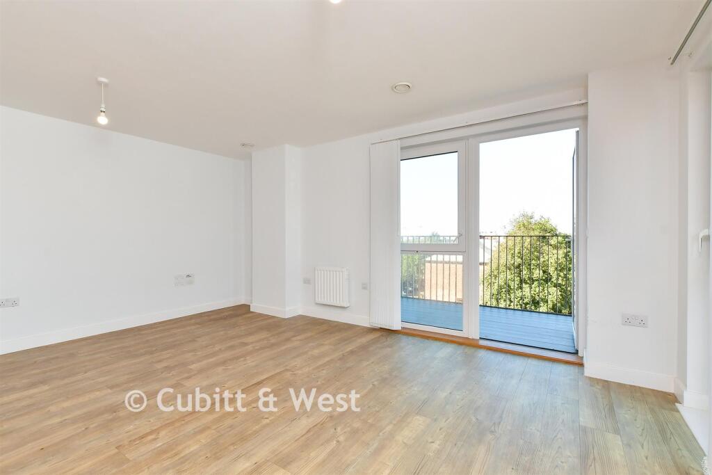 Apartment in Hove, Brighton and Hove - View 3
