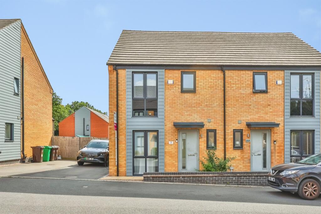 Main image of property: Headstocks Close, Nottingham