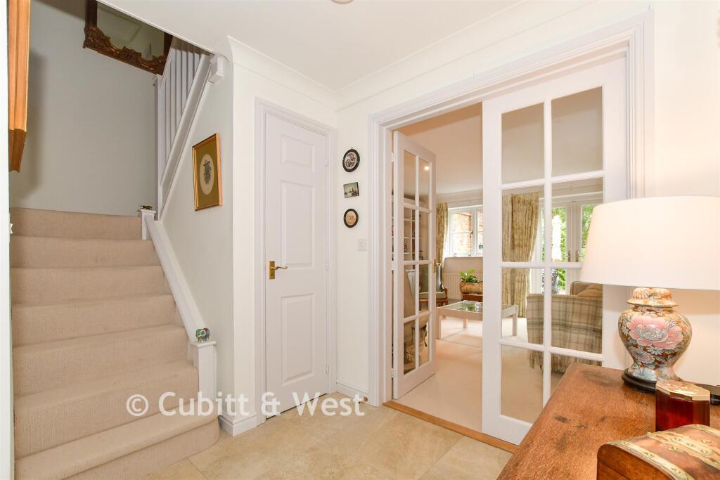 House in Horsham, Warnham - More