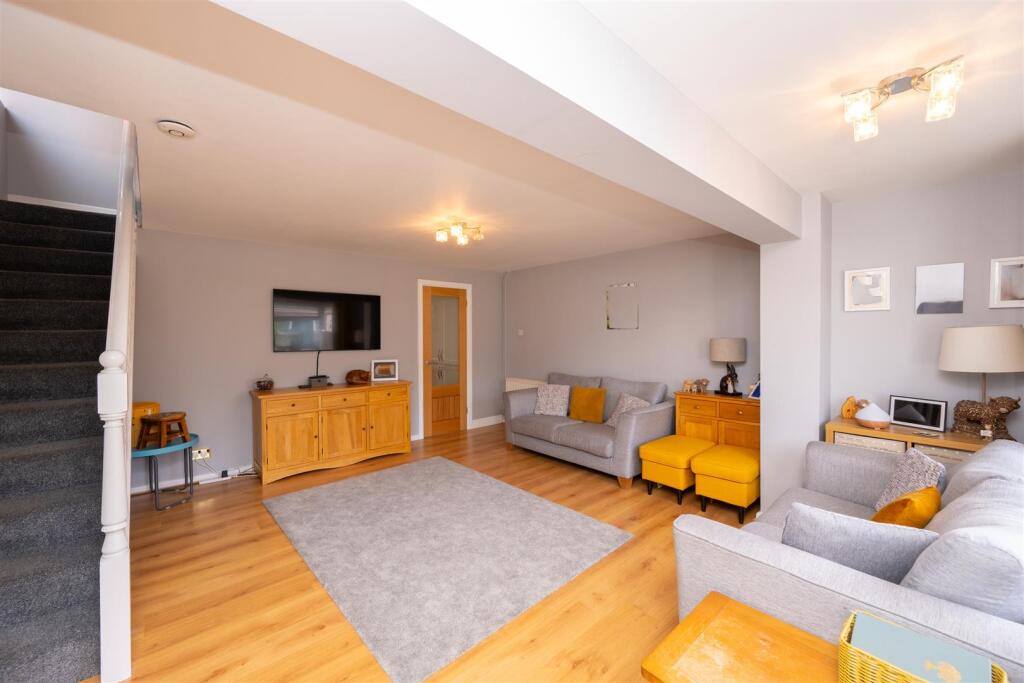 Willow Road, Barton Under Needwood, Burton-On-Trent photo 4
