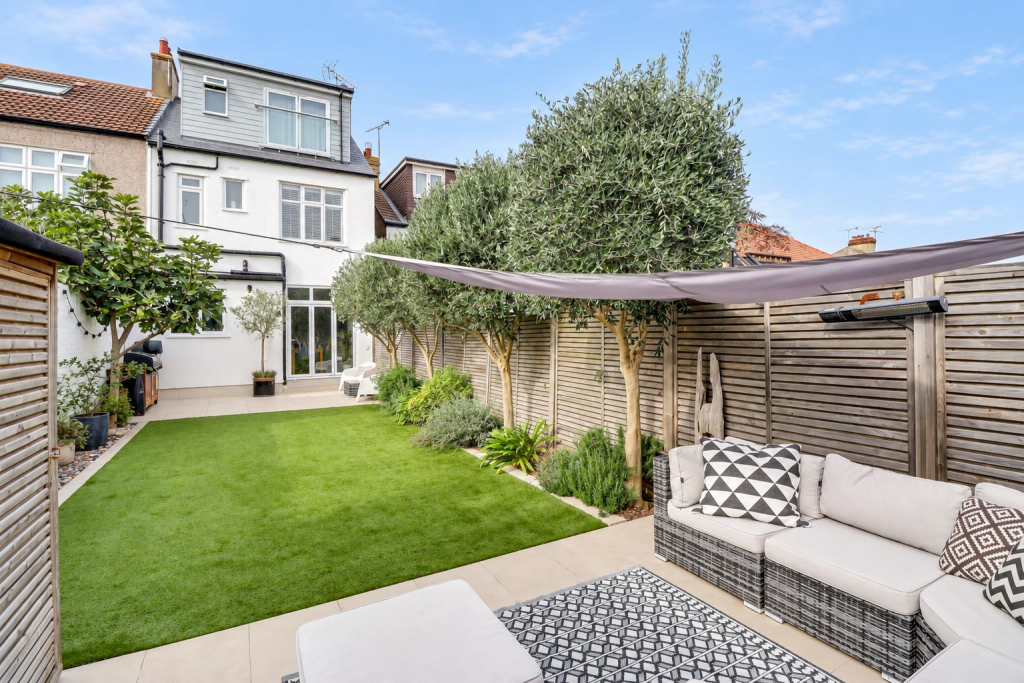 House in Southend-on-Sea, Leigh-on-Sea - View 2