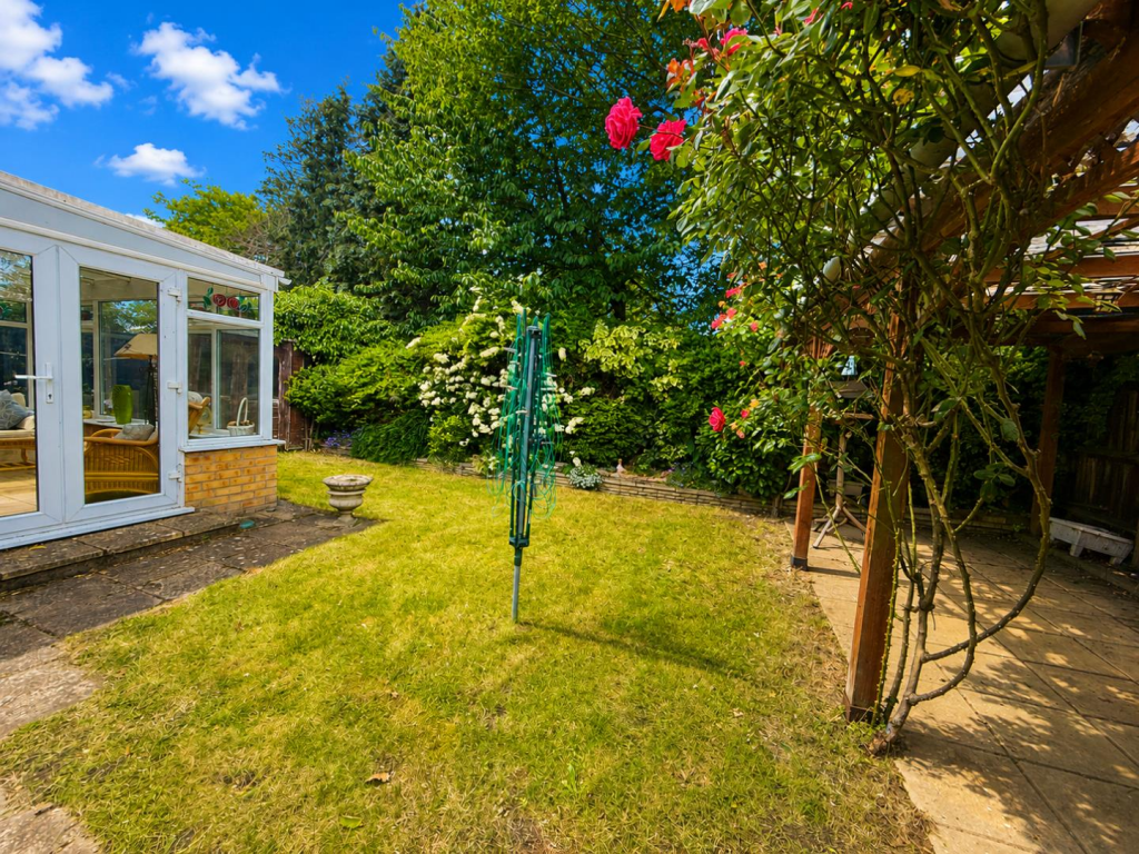Chestnut Close, Ashford – další