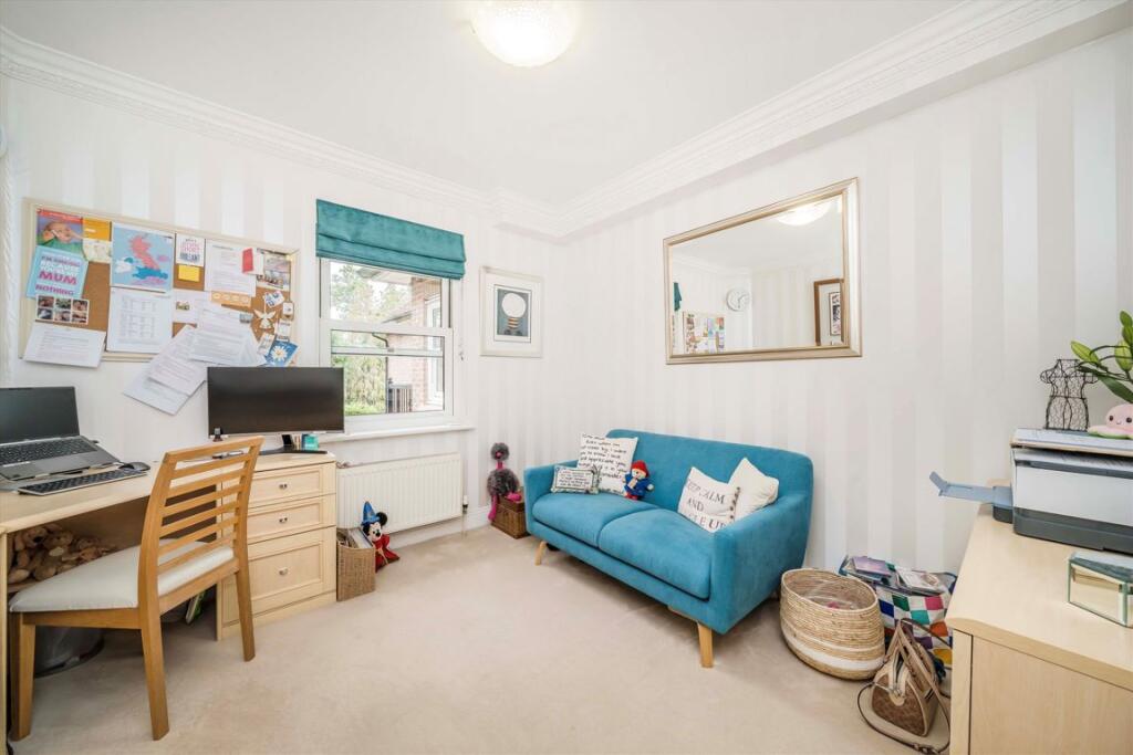 Apartment in Kingston upon Thames - View 4
