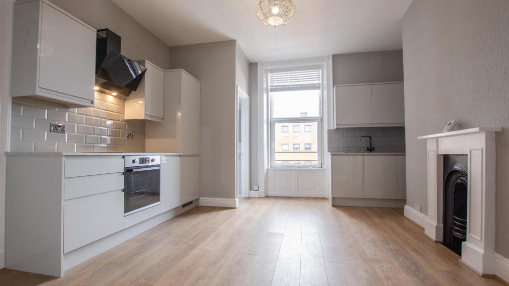 Main image of property: Second Floor Flat, 2 The Crescent, York, YO24 1AW