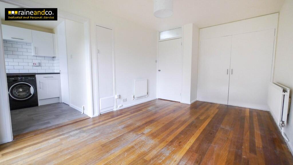 Apartment in Hatfield, Roe Green - View 4