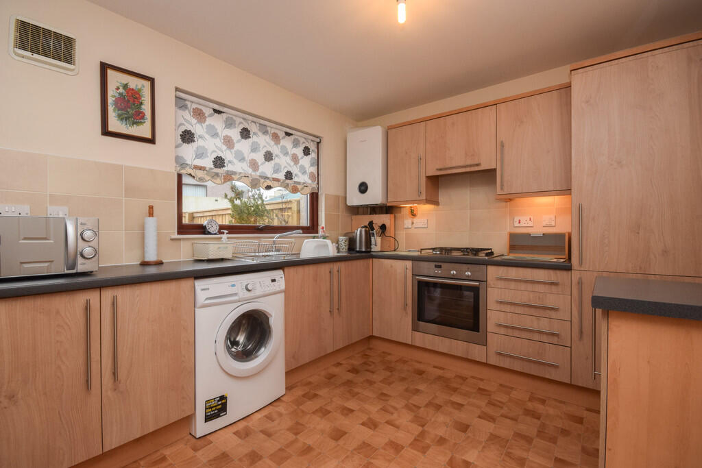 31 Honeyberry Crescent photo 3