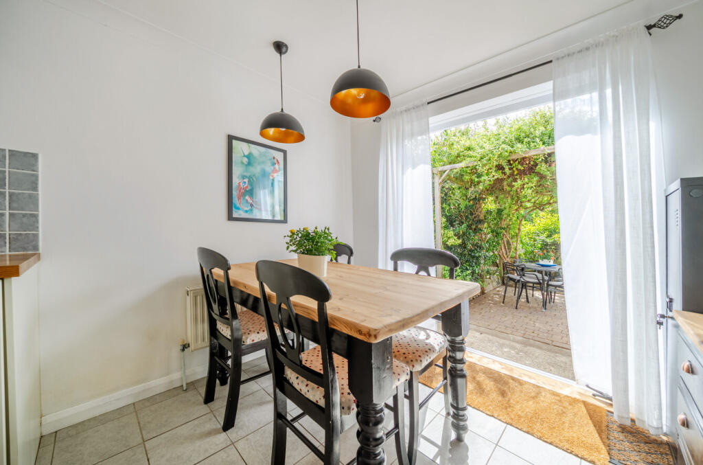Westwood Lane, Normandy, Guildford, Surrey, GU3 photo 4