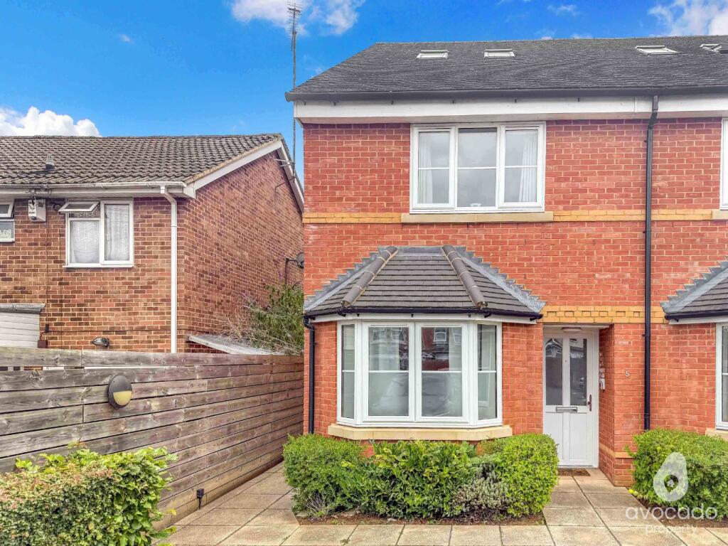 1-bed flat on Sulham Place, Pangbourne Street, Reading, RG30, £185,000