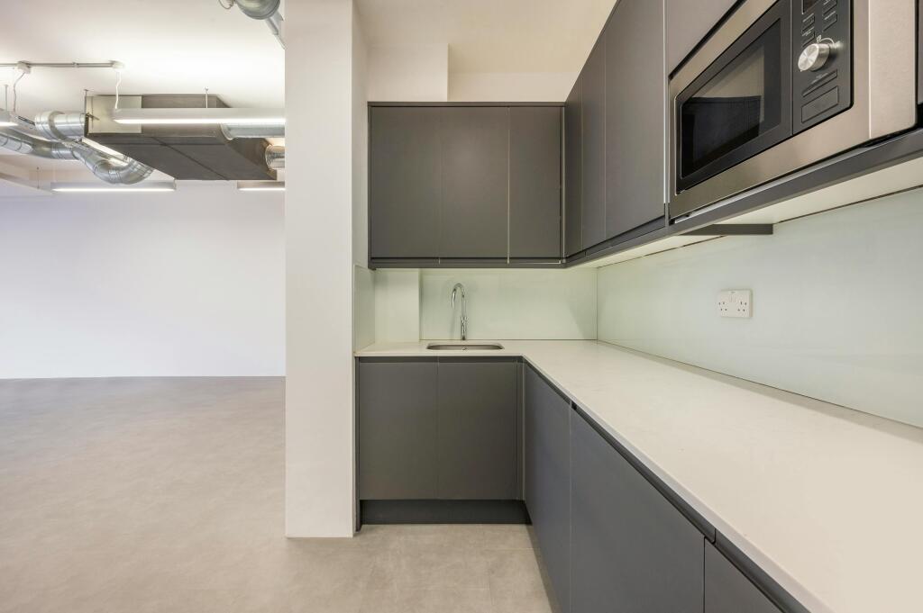 kitchen 2.jpg