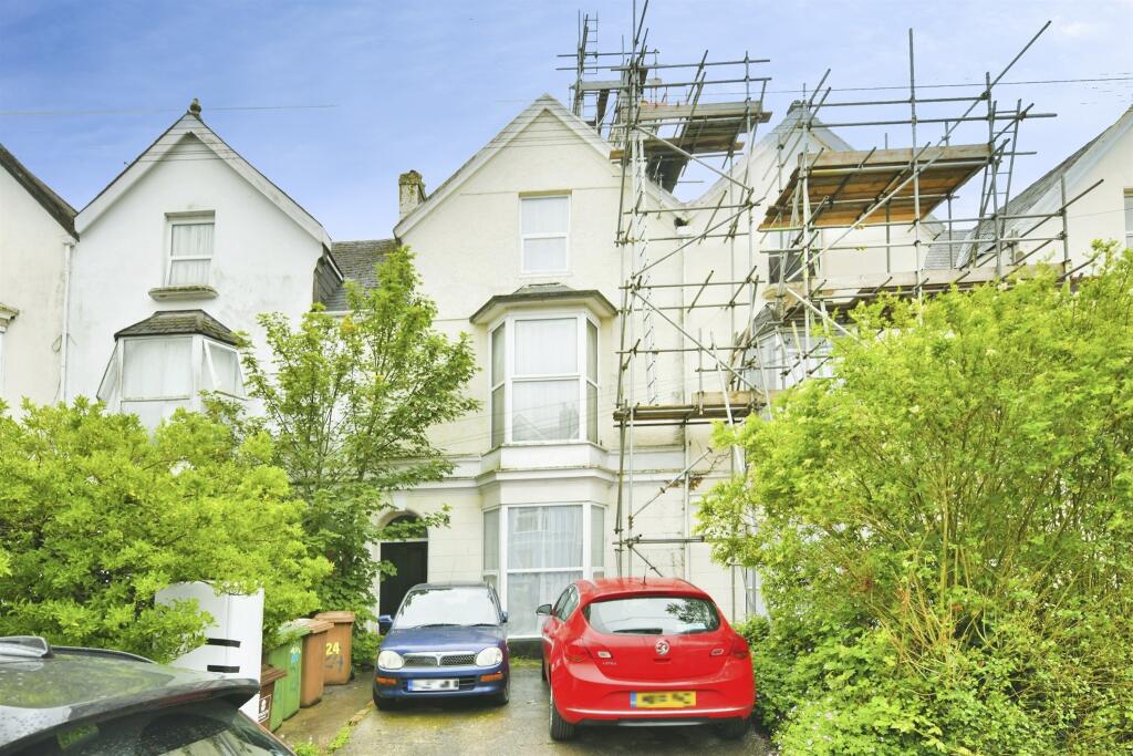 3-bed flat on Headland Park, Plymouth, £170,000