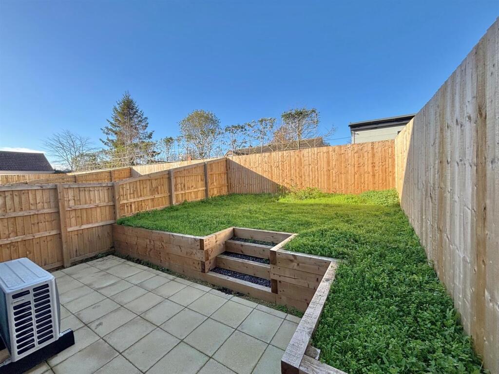 The Robins, Frome image 4