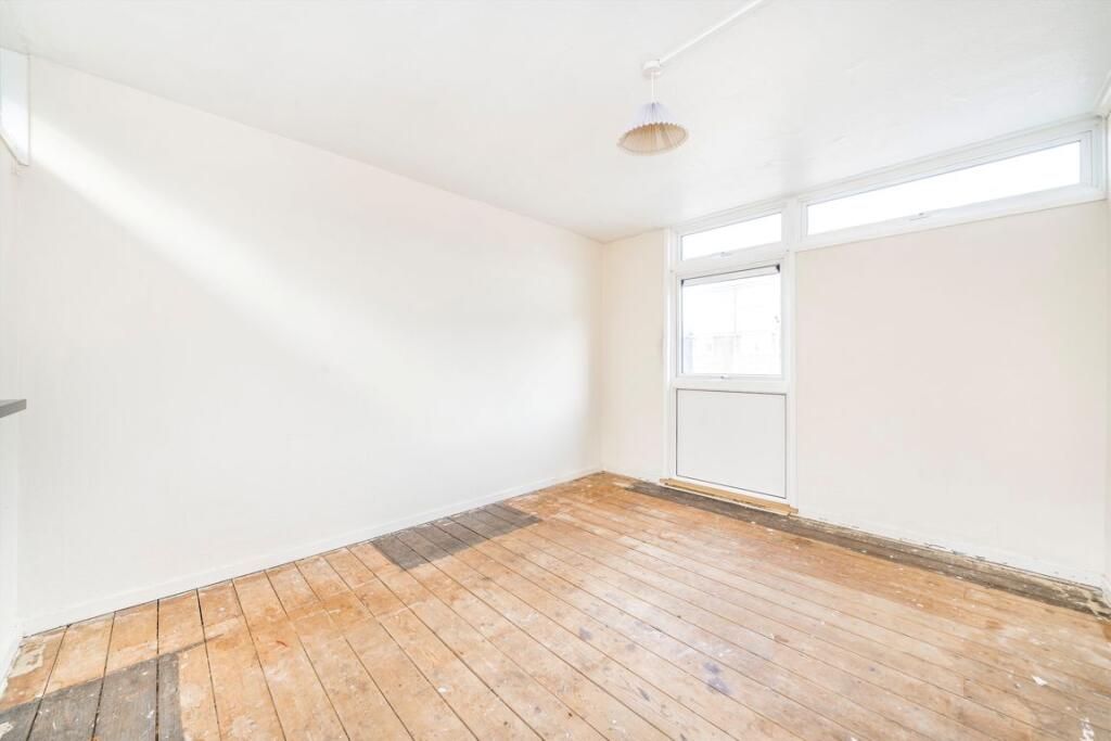 Apartment in London, Tappesfield Estate, Nunhead - View 3