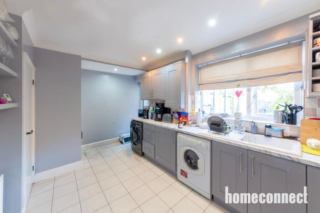 House in Epping Forest, Loughton - More
