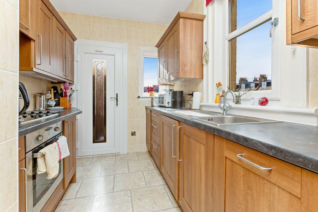 Apartment in Edinburgh, Trinity - View 4